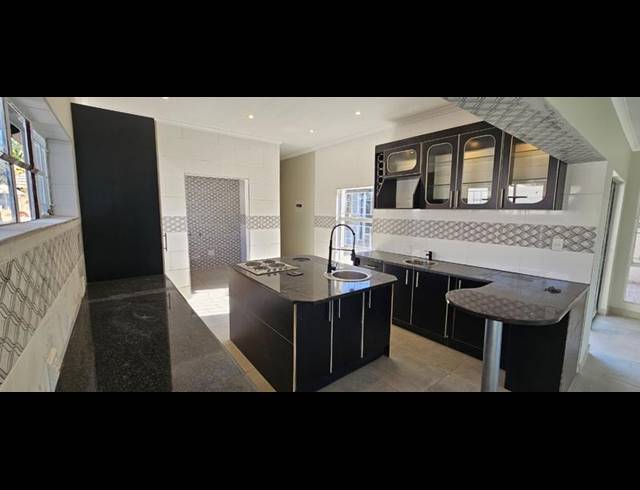 4 BEDROOM HOUSE FOR SALE IN FLORAUNA